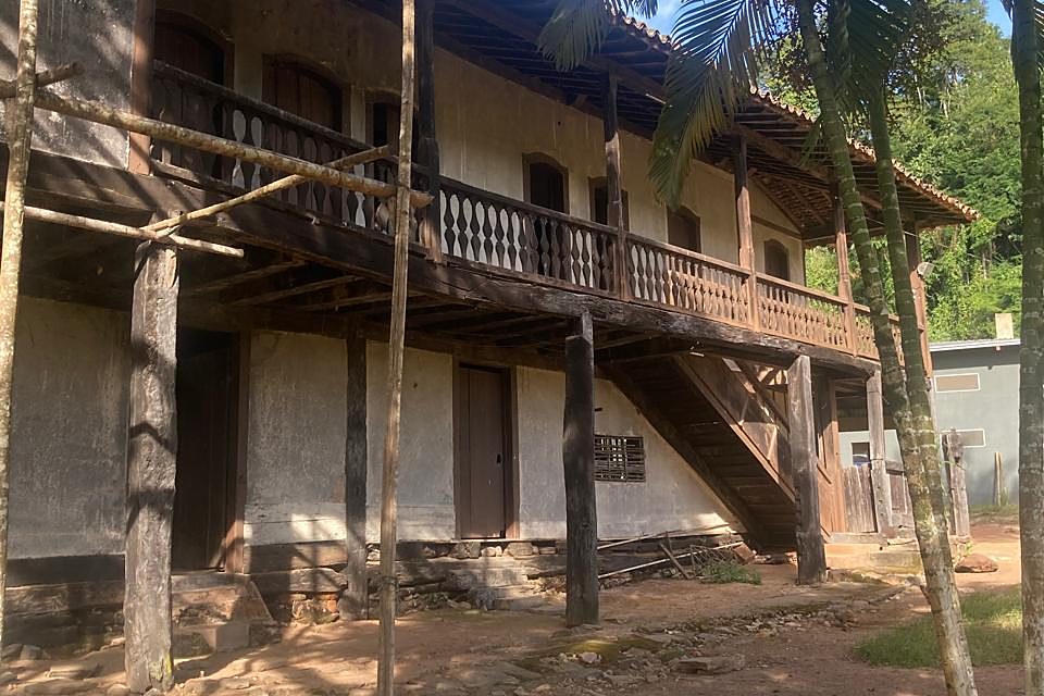 Varanda do casarão da Fazenda Cachoeira