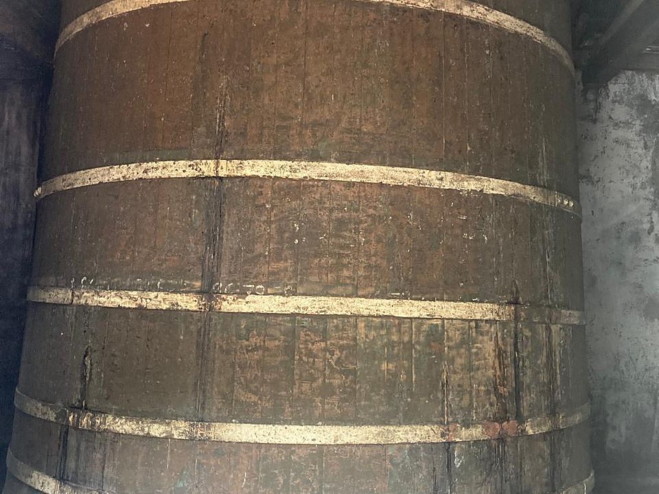 Tonel de jequitibá de 750 litros
